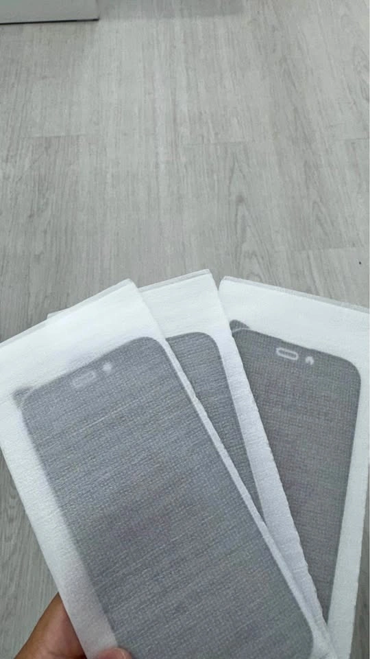iPhone 15 Pro Matte Privacy Screen Protector