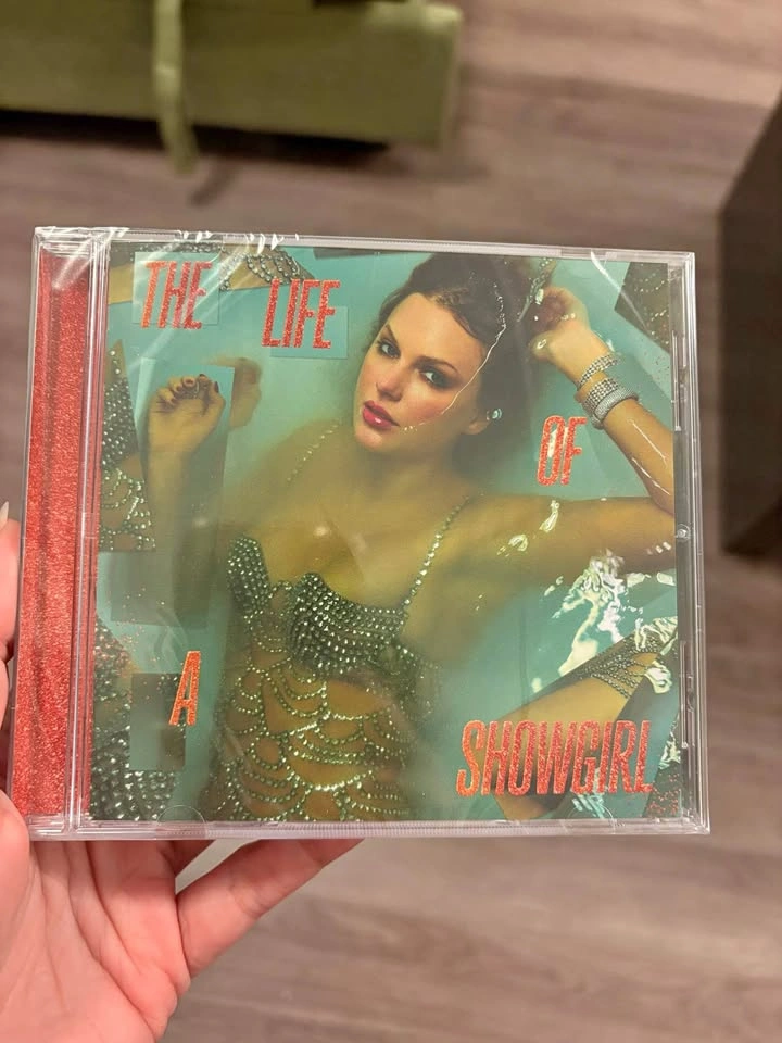 New! Unopened - Taylor Swift - Life of a Showgirl CD