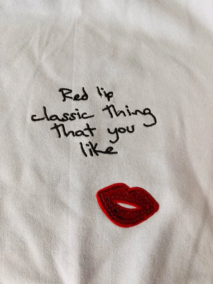 Taylor Swift Red Lip Classic Blue Sweatshirt - M - photo 3