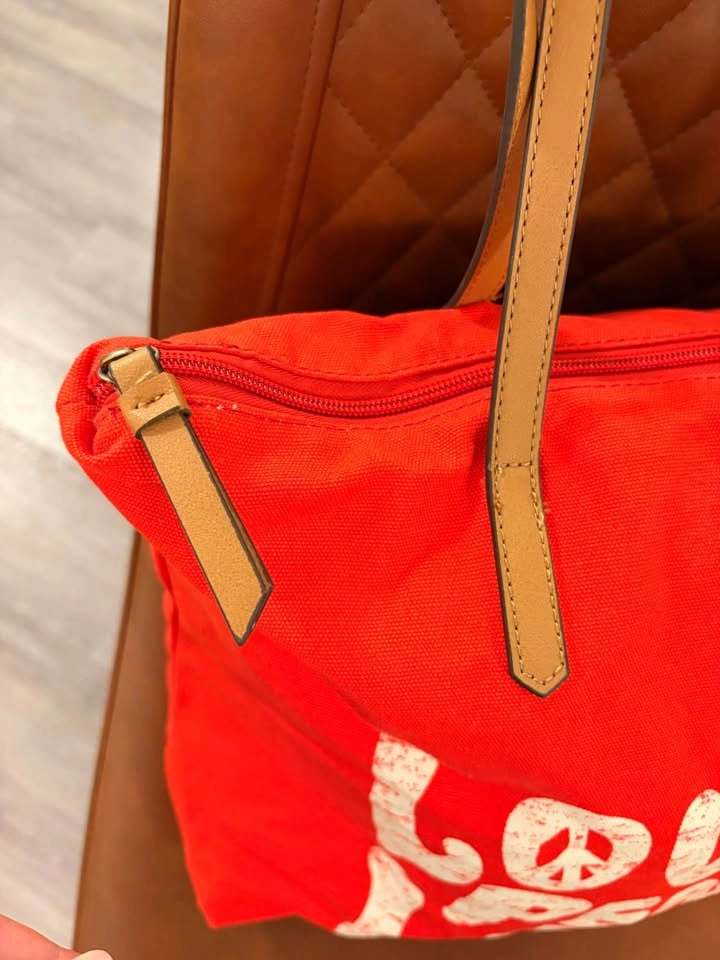 Like New ! Tote Bag with leather zip and straps - photo 3