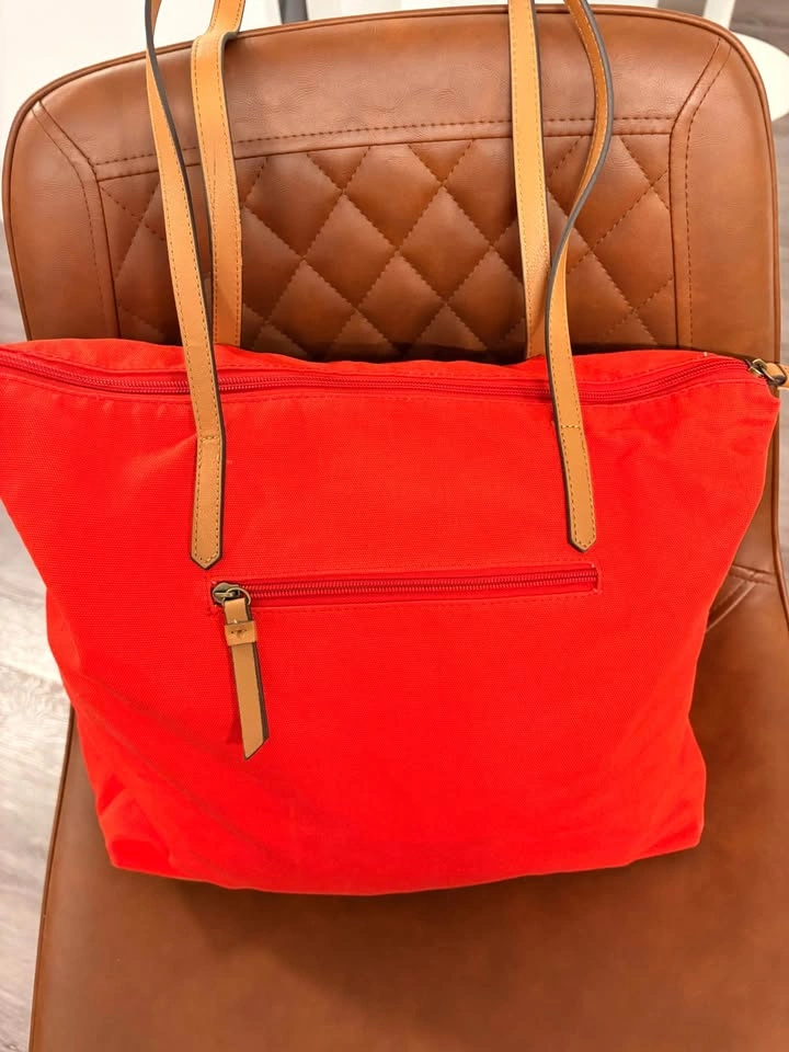 Like New ! Tote Bag with leather zip and straps - photo 5