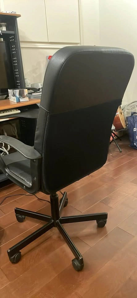 Black Swivel Office Chair - photo 2