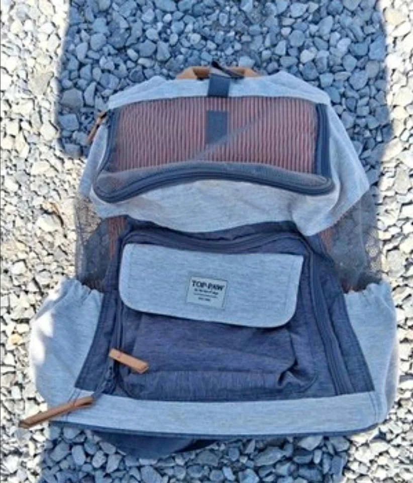 Pet carrier backpack 🎒