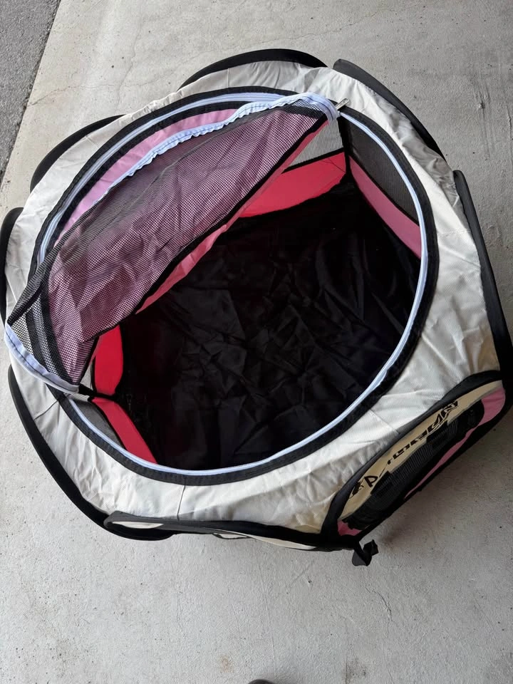 Collapsible Pet Playpen & Travel Set - Like New - photo 2