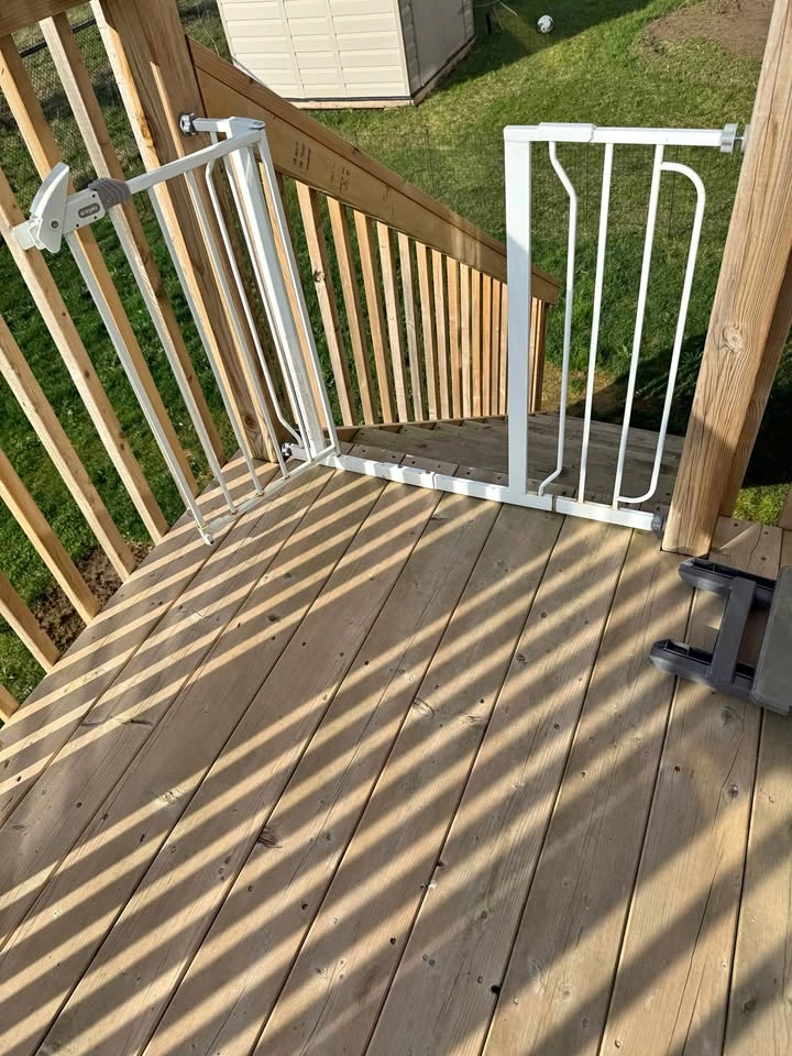 Regalo Walk-Through Baby/Pet Gate (Surface Rust)