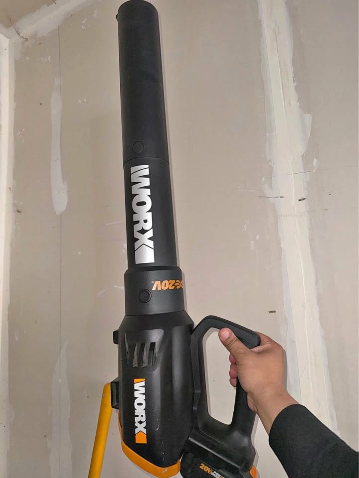 Worx 20V Yard Bundle - Trimmer & Blower + 4 Batteries & Charger