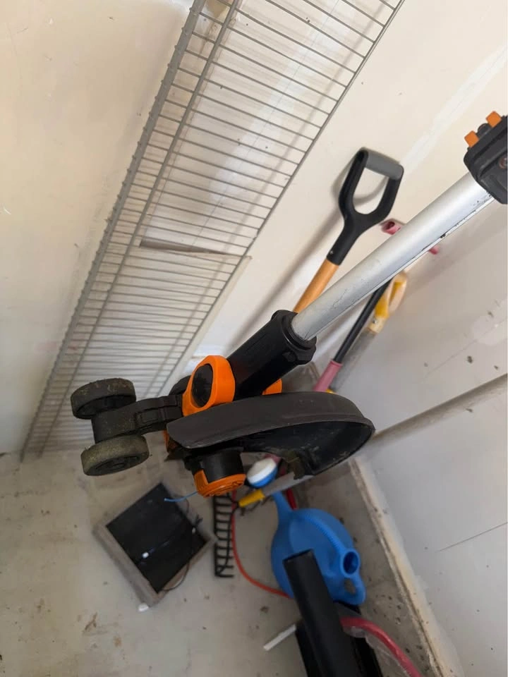 Worx 20V Yard Bundle - Trimmer & Blower + 4 Batteries & Charger - photo 3