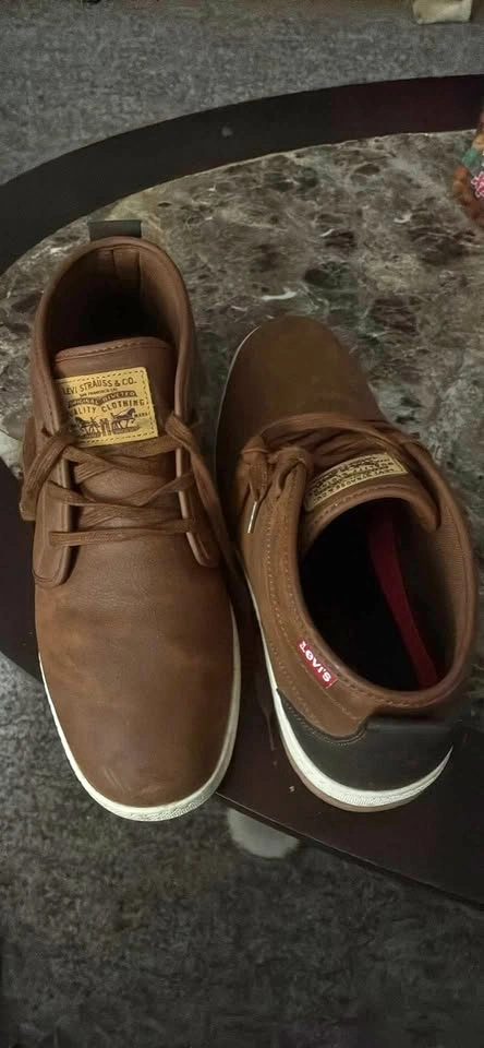 Men’s Levi’s Comfort shoes size 11