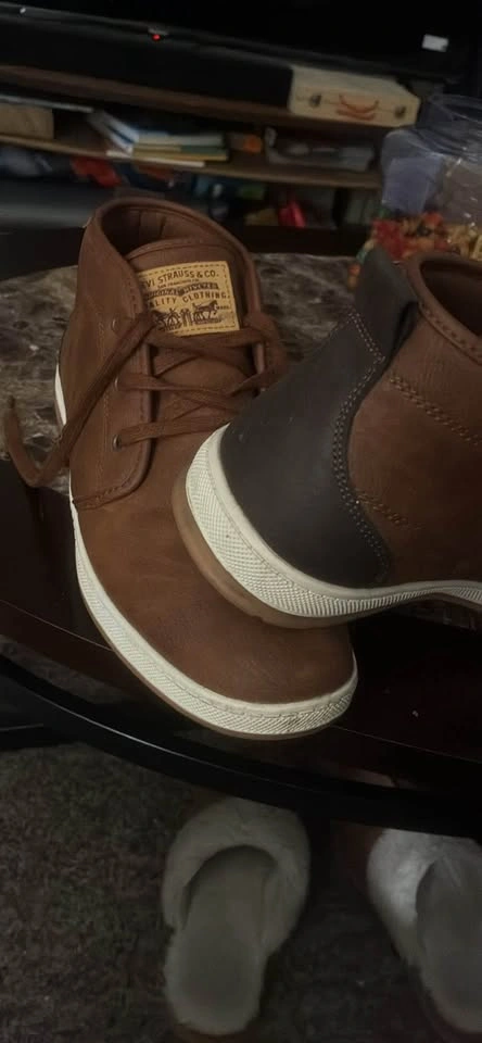 Men’s Levi’s Comfort shoes size 11 - photo 2