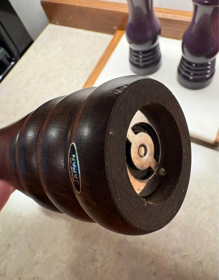 Elegant Vintage MCM Salt & Pepper Mill Set - JAPAN - photo 3