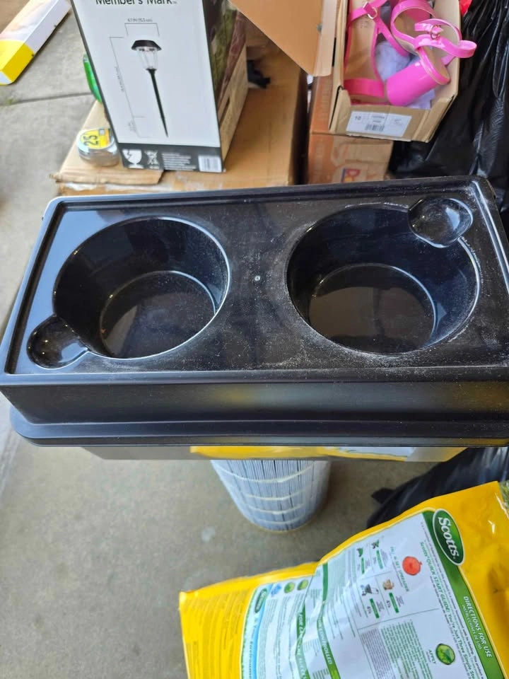 Elevated dog feeder with storage for food. - photo 2