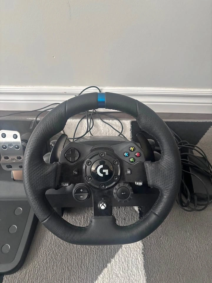 Logitech G923 Steering Wheel for PC/Xbox