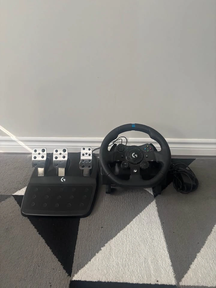 Logitech G923 Steering Wheel for PC/Xbox - photo 2