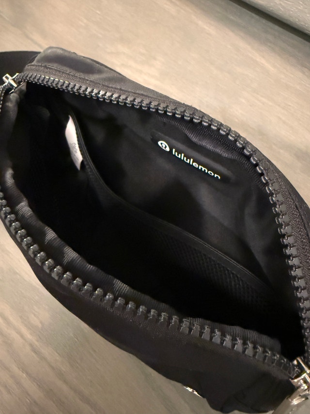 Lululemon Everywhere Belt Bag 1L - Black - photo 2
