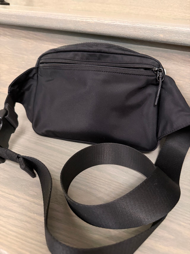 Lululemon Everywhere Belt Bag 1L - Black - photo 3