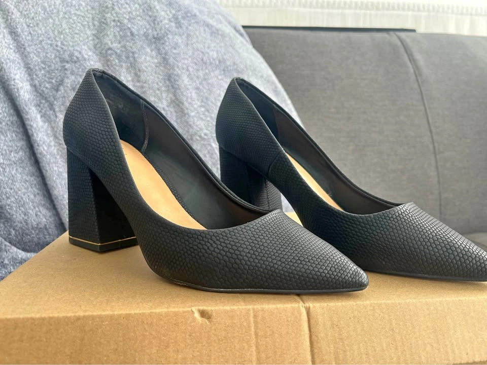 Black work shoes - US 9