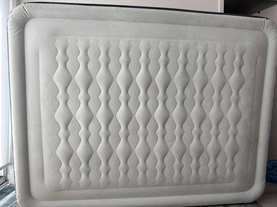 Intex Air Mattress "18 with internal pump - photo 2