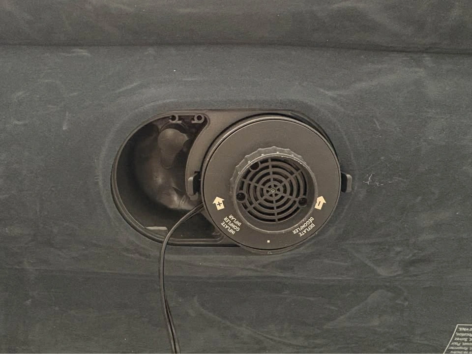 Intex Air Mattress "18 with internal pump - photo 3