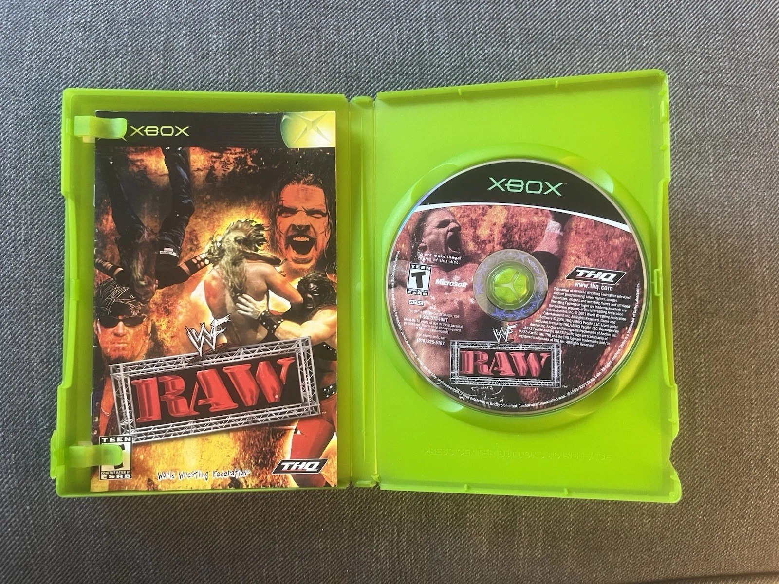 WWF Raw (Microsoft Xbox, 2002) COMPLETE w/ Case & Manual - photo 2