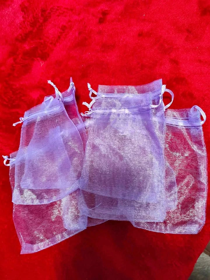 8 Gift Bags