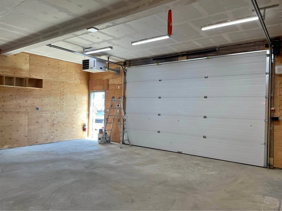 Heated Garage / Shop Space w Bathroom – NW Calgary (600 sq ft)