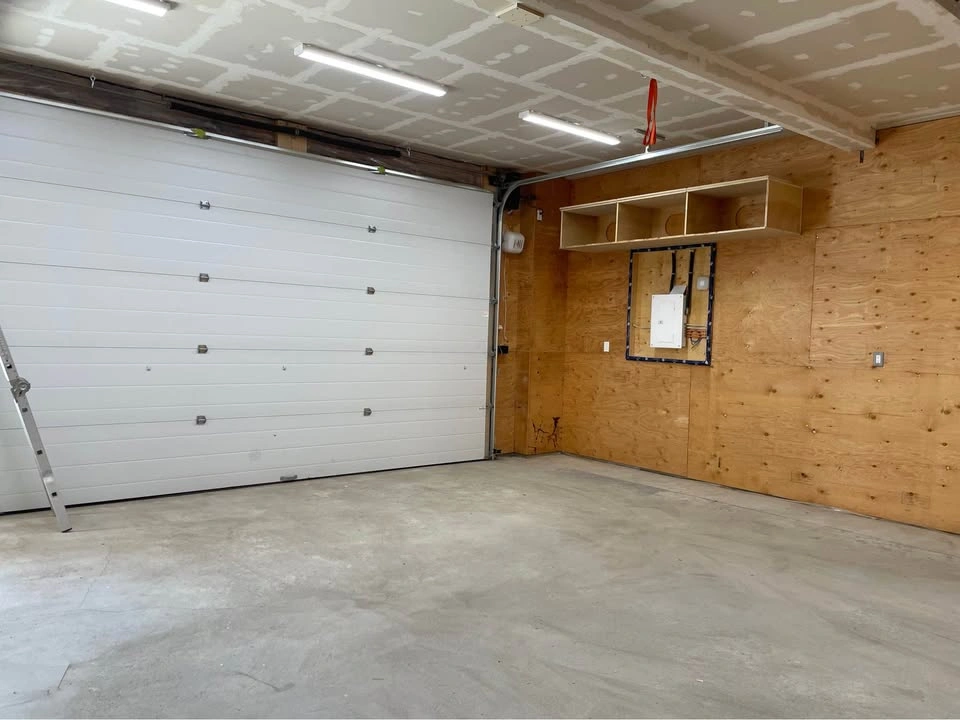 Heated Garage / Shop Space w Bathroom – NW Calgary (600 sq ft) - photo 2
