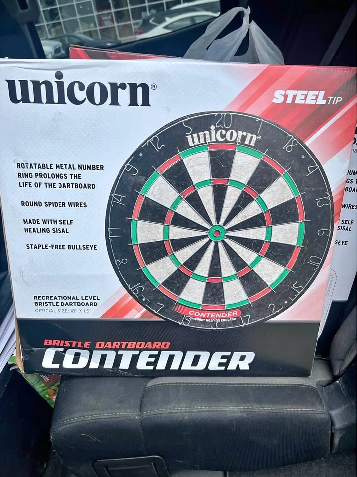 Unicorn Contender Bristle Dartboard - 3 Darts Included