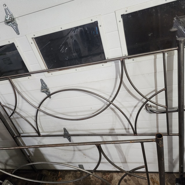 Queen Size Bed Frame - Heavy Solid Metal Rod Iron - photo 3