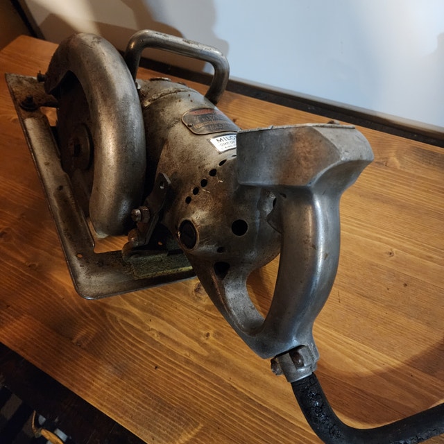 Vintage Black & Decker Portable Electric Saw (1940s-50s) - photo 2
