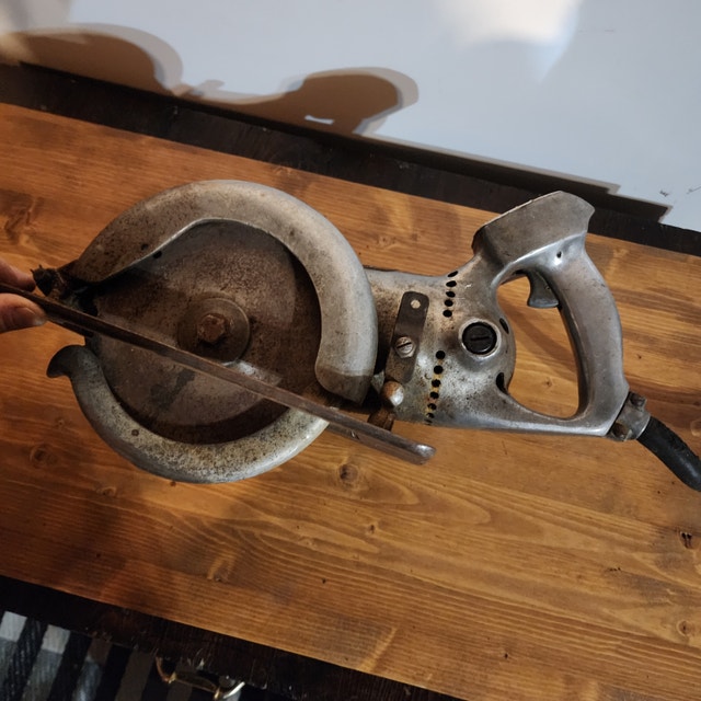 Vintage Black & Decker Portable Electric Saw (1940s-50s) - photo 3