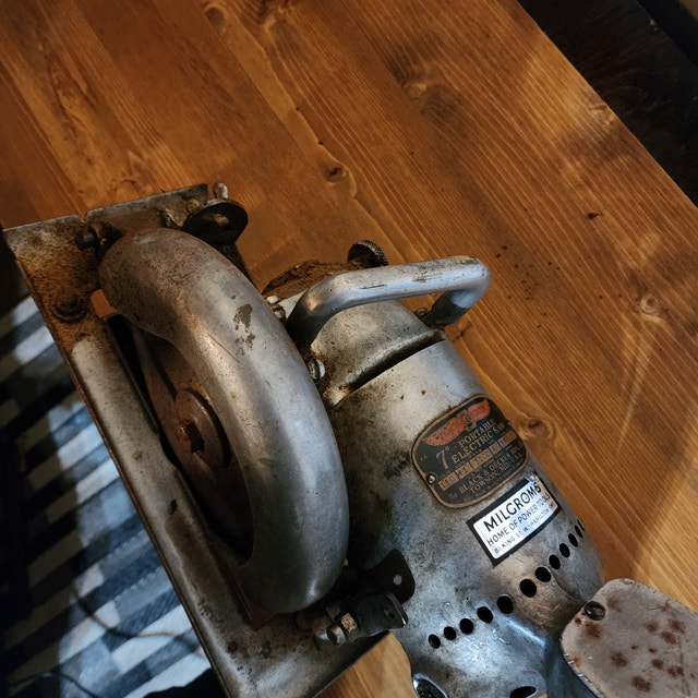 Vintage Black & Decker Portable Electric Saw (1940s-50s) - photo 5