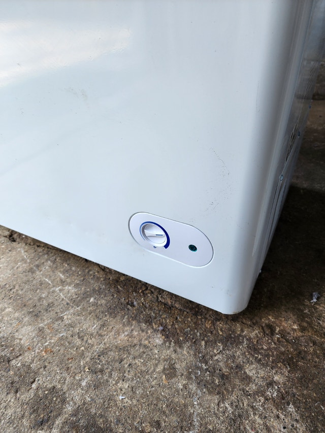 White chest freezer deep freeze Danby Premiere - photo 2