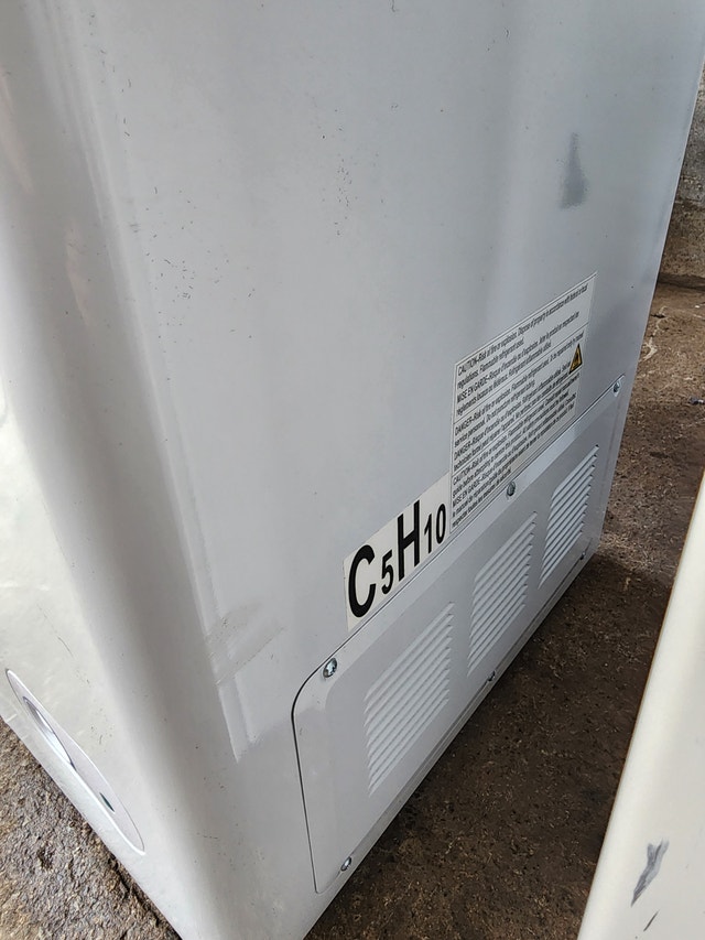 White chest freezer deep freeze Danby Premiere - photo 3