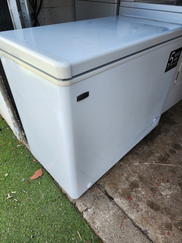 White chest freezer deep freeze Danby Premiere - photo 4