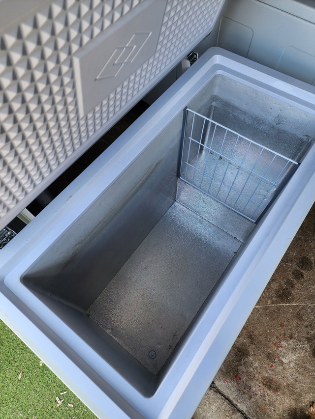 White chest freezer deep freeze Danby Premiere - photo 5