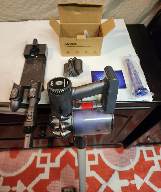Dyson v6 Cordless Vacuum Cleaner - New Battery - photo 4