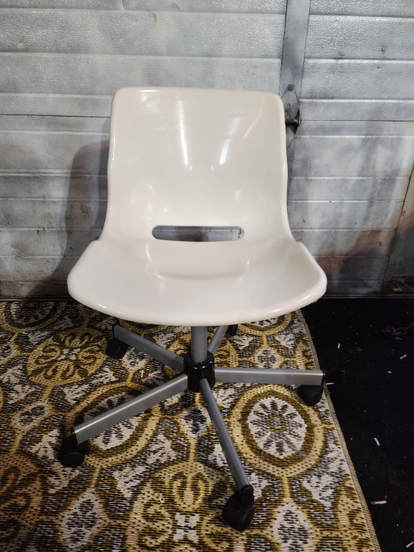 White Chair swivel spinning rolling bucket seat