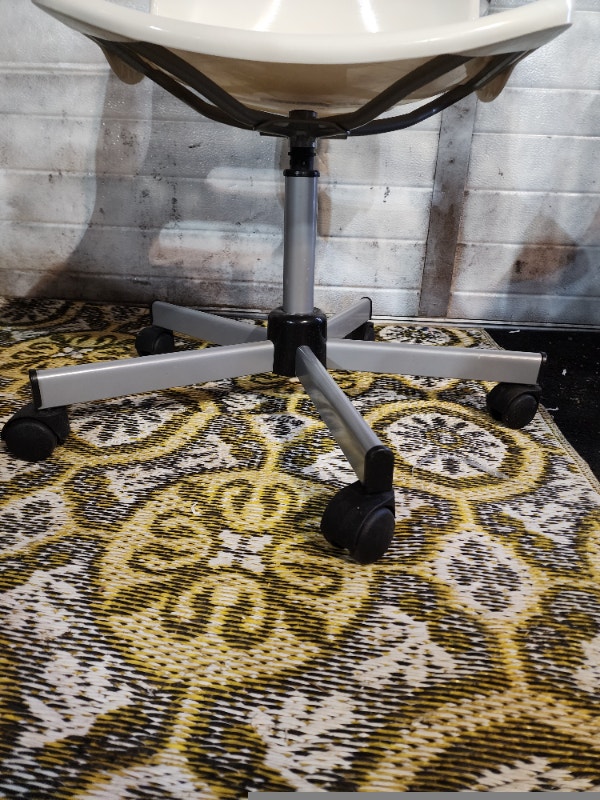 White Chair swivel spinning rolling bucket seat - photo 2