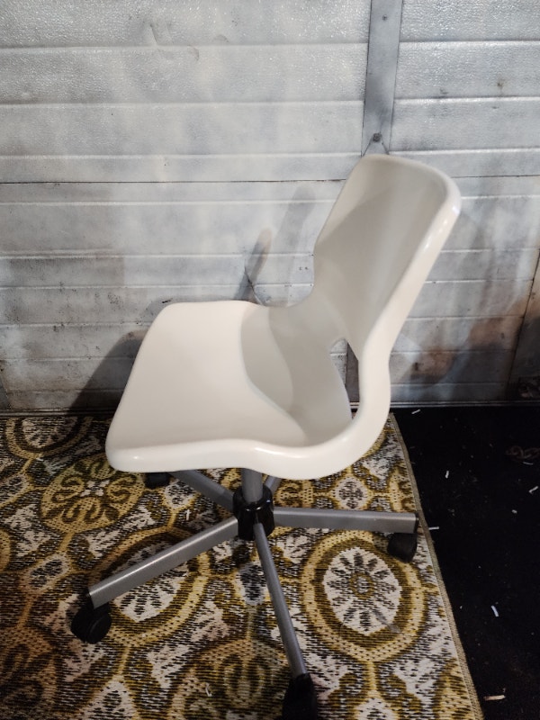 White Chair swivel spinning rolling bucket seat - photo 3