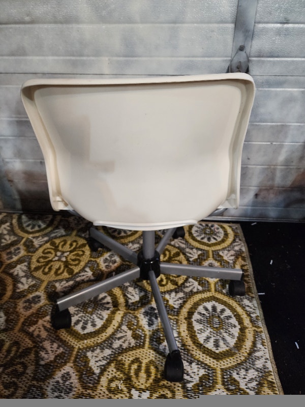 White Chair swivel spinning rolling bucket seat - photo 4