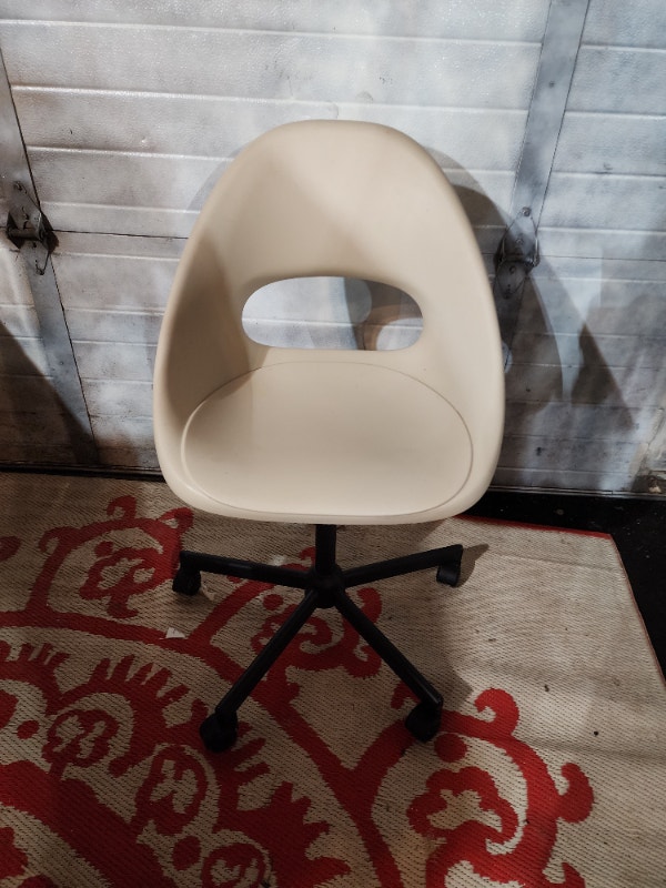 Small White Adjustable Bucket Seat Chair