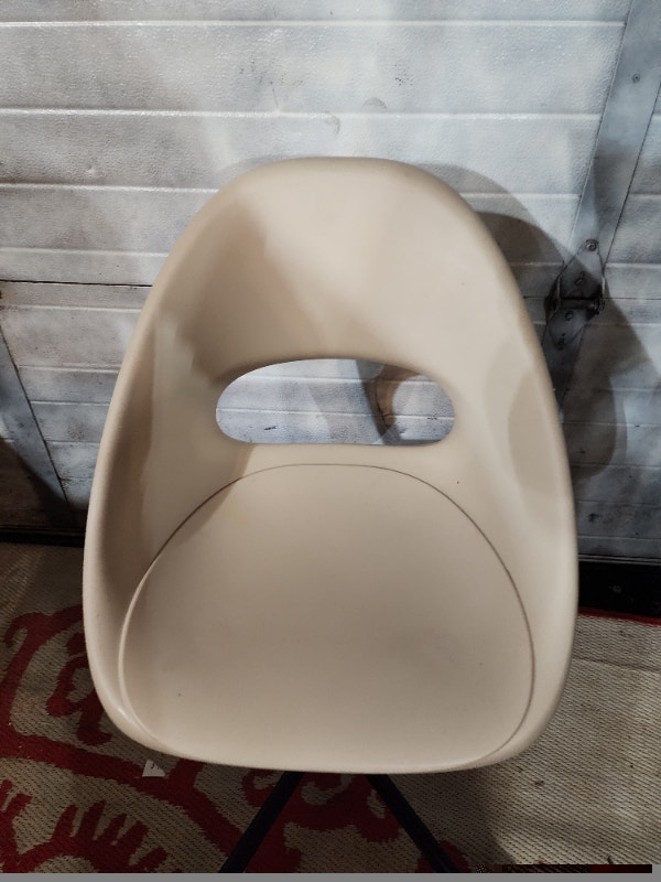 Small White Adjustable Bucket Seat Chair - photo 2