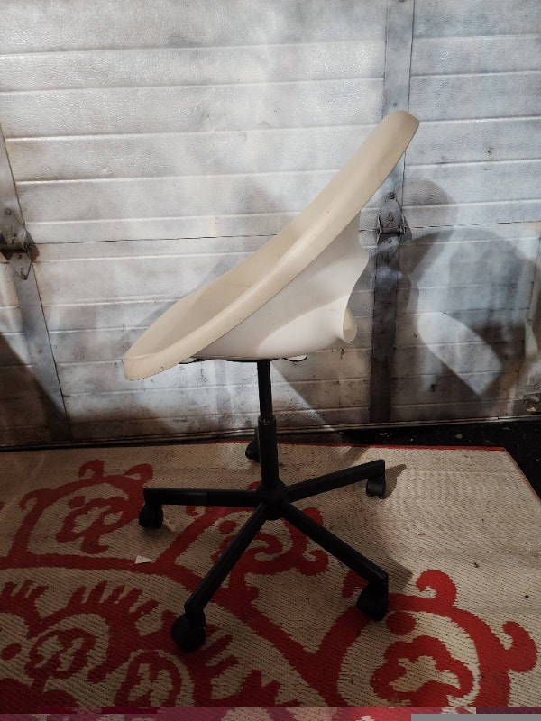 Small White Adjustable Bucket Seat Chair - photo 4