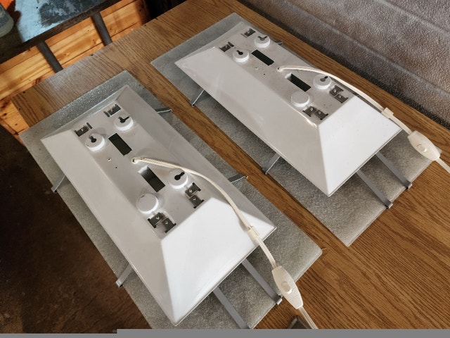 2 Flat Textured Glass Lights w/ 8ft Cord & Switch - photo 5