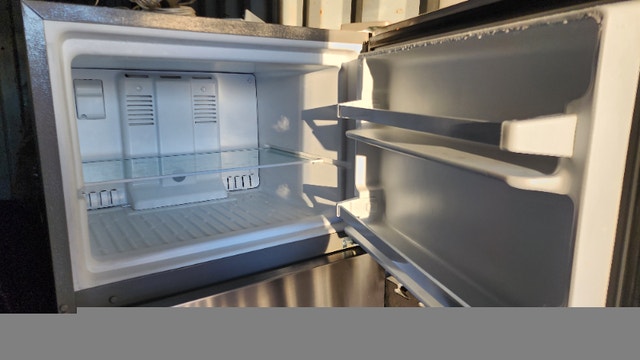 NEW Whirlpool Fridge Top Freezer Refrigerator - photo 2