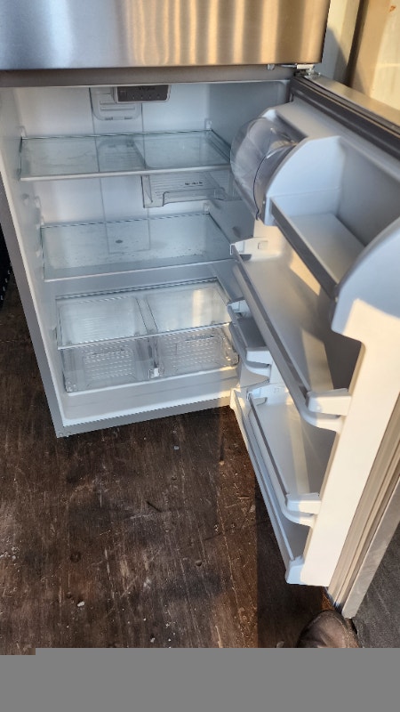 NEW Whirlpool Fridge Top Freezer Refrigerator - photo 3