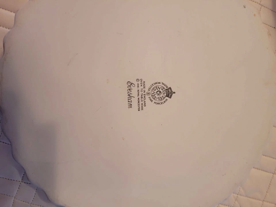 Royal Worcester Evesham Gold Baking Dish - photo 3