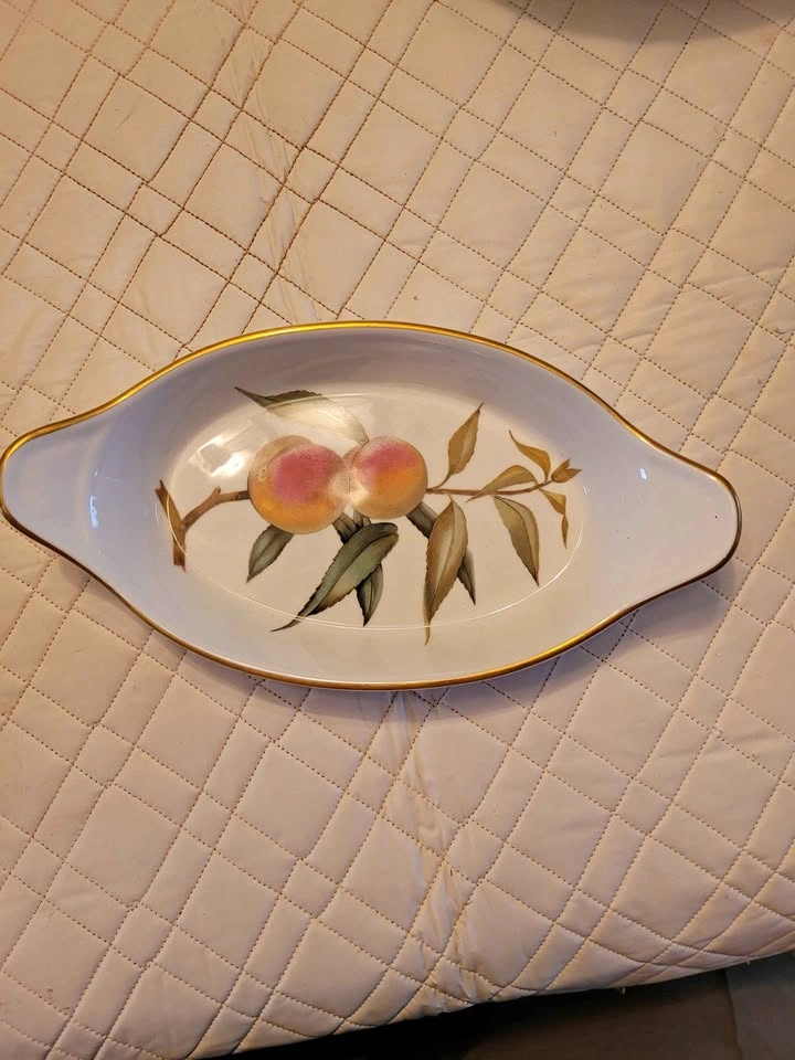 Royal Worcester Evesham Gold Au Gratin Dish