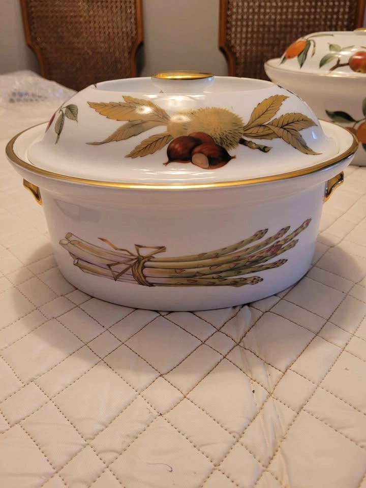 Royal Worcester Evesham Gold Covered Casserole Dish - photo 2