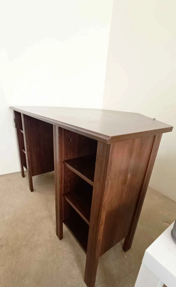 Corner Computer Table